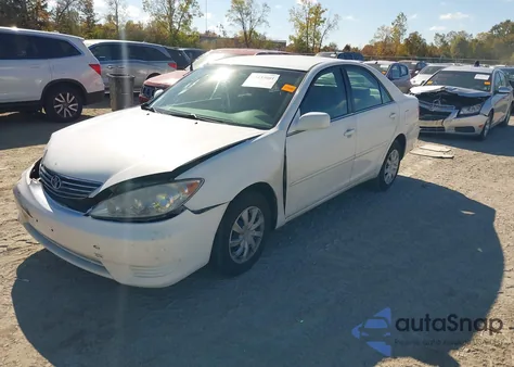 2005 Toyota Camry Le z USA, uszkodzony, nr VIN 4T1BE32K65U595880